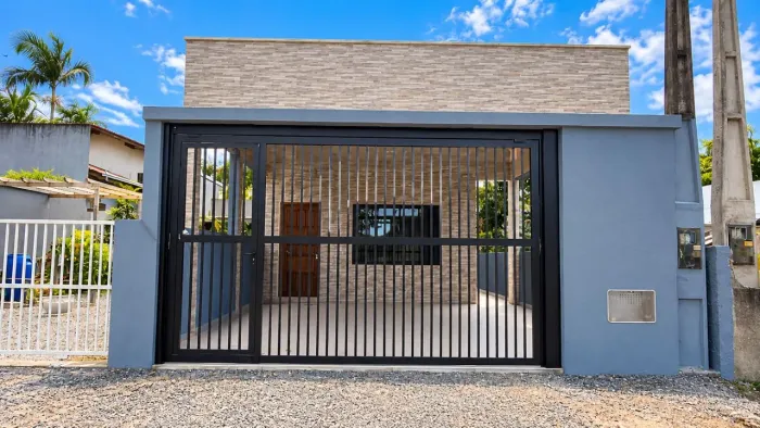 Casa com 2 dormitórios à venda, 90 m² por R$ 470.000 - Barra do Saí - Itapoá/SC
