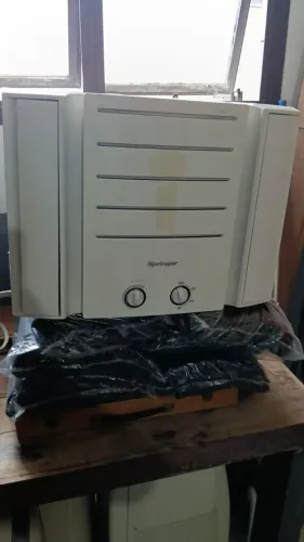 Ar condicionado de janela semi novo