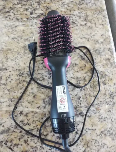Vendo escova secadora semi nova usada uma vez só