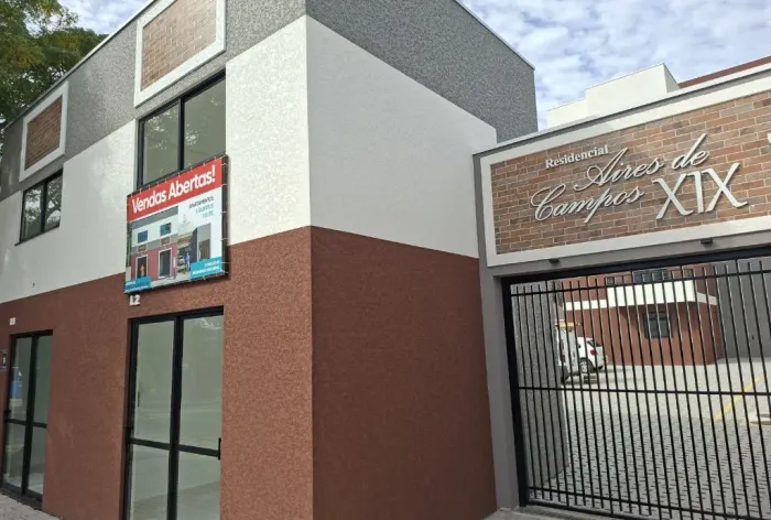 Sala Comercial bem localizada e junto com condomínio residencial à venda no bairro São Cri