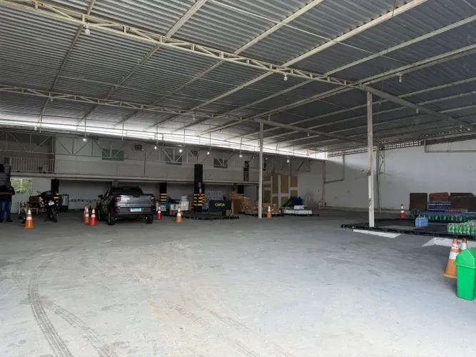 Imóvel para aluguel com 950 metros quadrados em Centro - Queimadas - PB