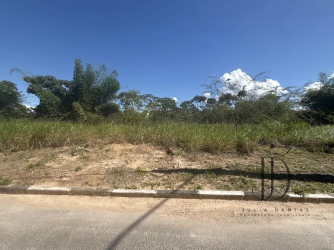 Fazenda Real: Terreno Premium com 706m² na Quadra B  Beira de Lagoa em Rua Sem Saída