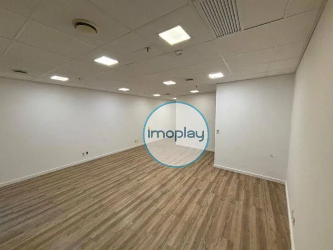 Conjunto Comercial de 48,5 m² | Piso Elevado | 1 Vaga | Ao Lado da Estação Faria Lima