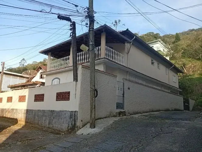 Casa com amplo potencial residencial no Bingen