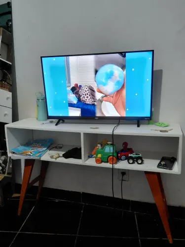 Vendo TV smart 32  mas rack valor 650