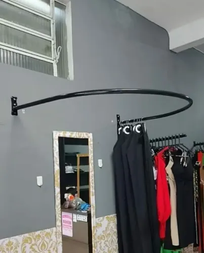 Provador de parede em arco arara