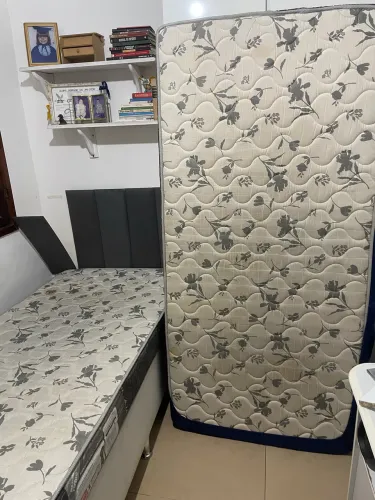 Vendo dois colchões de solteiro ortobom em bom estado
