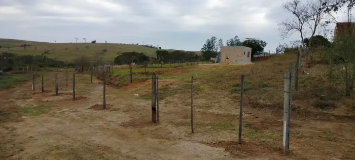 Vendo terreno 1000m2 vista pra serra e lago início mato  800mts do asfalto pras Pedrinhas 