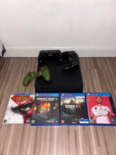 Playstation 4 Slim com 2 controles, mais 4 jogos