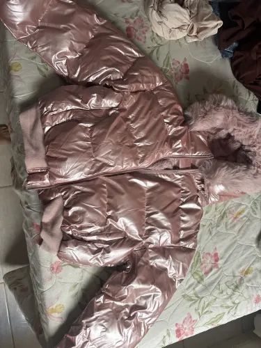 Jaqueta Puffer Feminina Rose Gold com Capuz de Pelúcia - Excelente Estado ?nunca usada? 