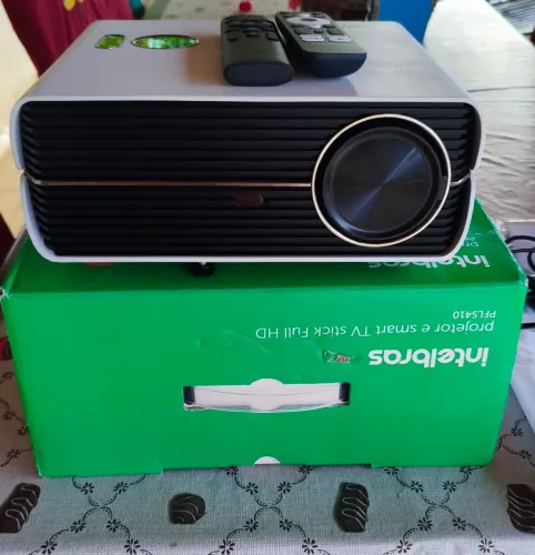 Vende-se PROJETOR FULL HD E SMART BOX TV<br><br>4290054<br><br>