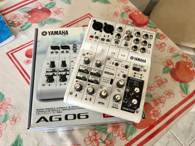 Mesa de som Yamaha AG06