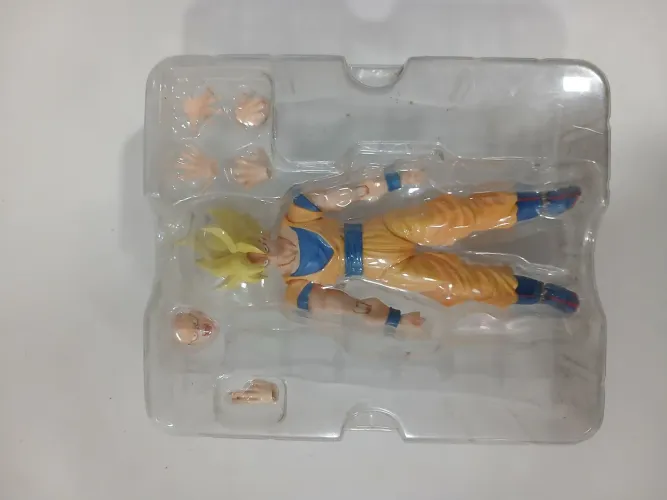 Bandai SH Figuarts Dragon Ball Z SSJ Son Goku