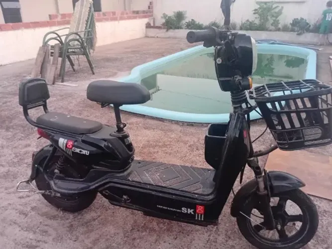 scooter elétrica da marca Gicin, modelo SK8