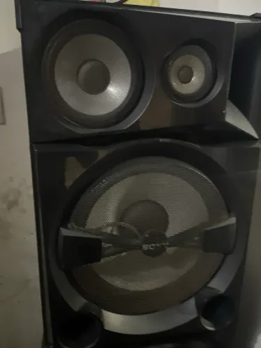 Vende-se um par de caixa Sony boca de 15 polegadas vende-se troca o álbum no interesse