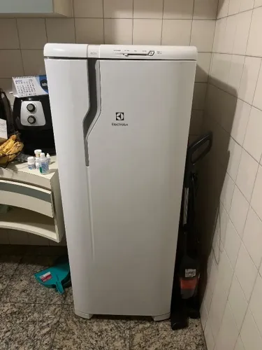 Geladeira Electrolux RE31