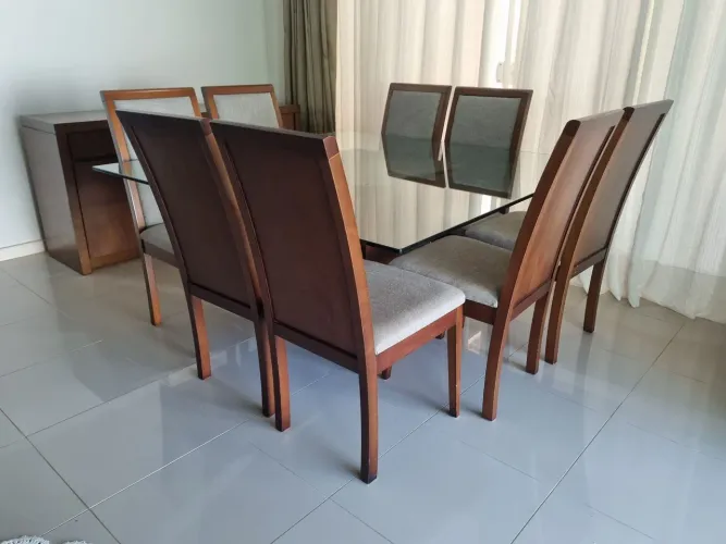 Sala de Jantar Completa: Mesa Tampo de Vidro + 8 Cadeiras Estofadas + Buffet/Aparador