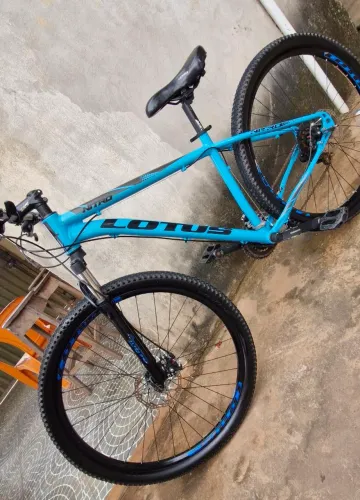 Vendo esta bicicleta em perfeitas condições...