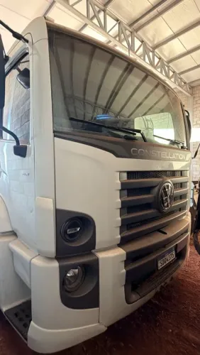 Volkswagem 26.260 ano 2022 . 6x2