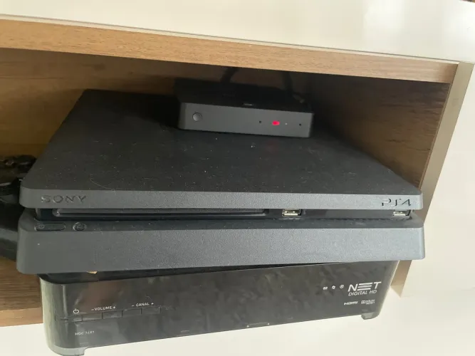 Ps4 dois controles e 5 jogos