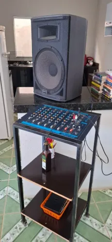Caixa e mesa de Som