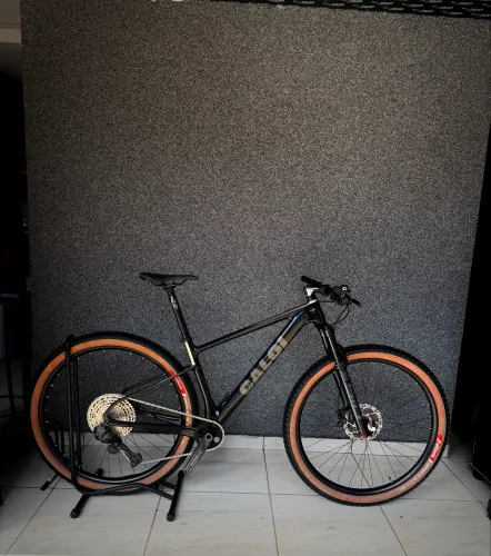 BICICLETA CALOI ELITE CARBON RACING HT