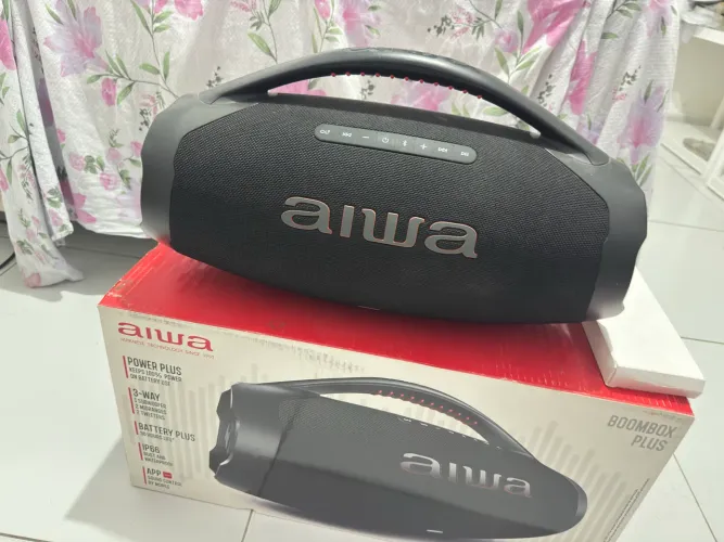 A Caixa de Som Boombox Plus da Aiwa 1 mês de uso