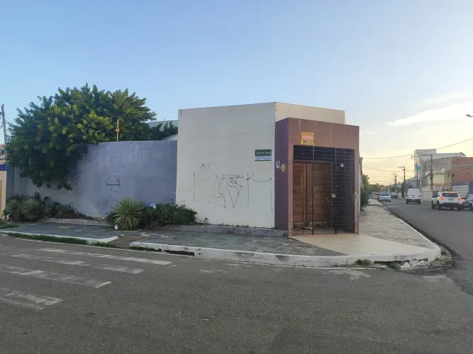 Imóvel para venda possui 360 metros quadrados em Atalaia - Aracaju - SE