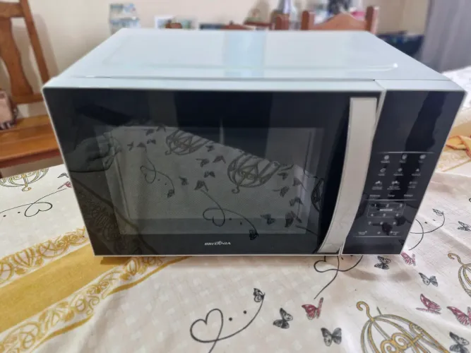 Microondas Britânia 