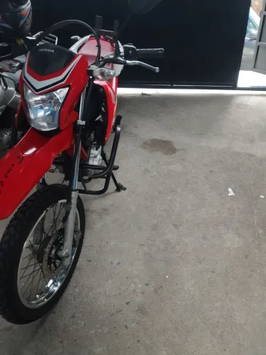 Moto bem conservada pouca usada 