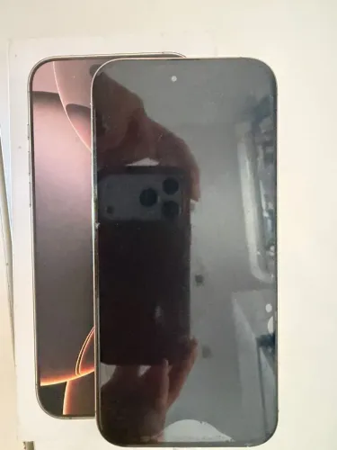iPhone 16 pro Rose