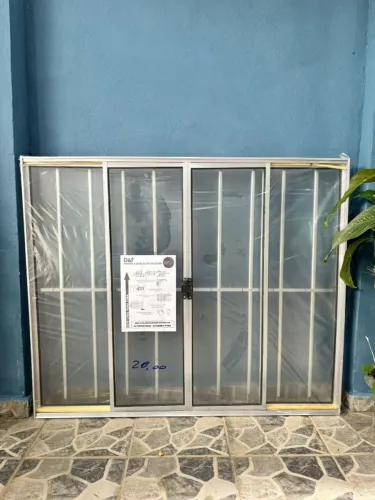 JANELA DE ALUMÍNIO VITRO 4 FOLHAS BRILHANTE