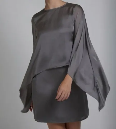 Blusa Capa ShopArthy Cetim (esgotada no site)