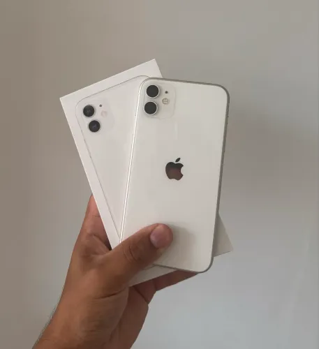 iPhone 11 64gb branco, com caixa.