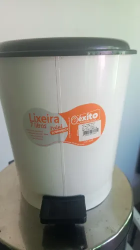Lixeira 7 litros com pedal nova