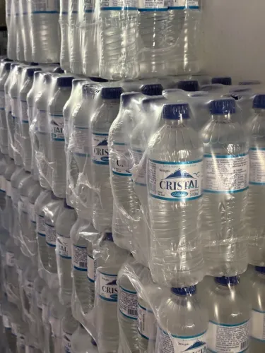 50 Fardos de Água Cristal Sem Gás -$