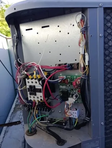 Conserto de placa de ar condicionado 