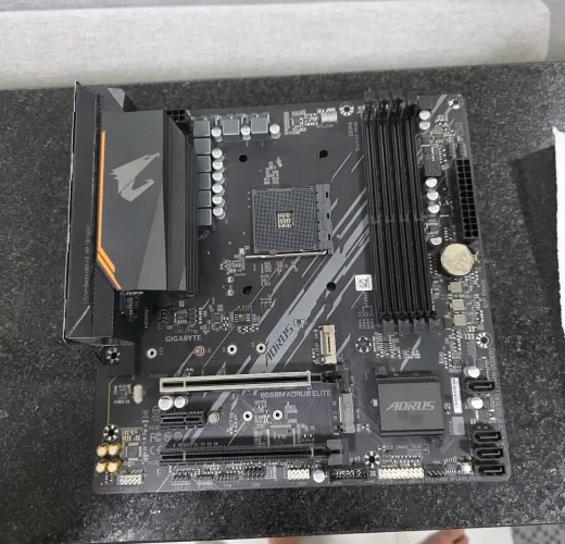 Placa mae b550m elite aorus