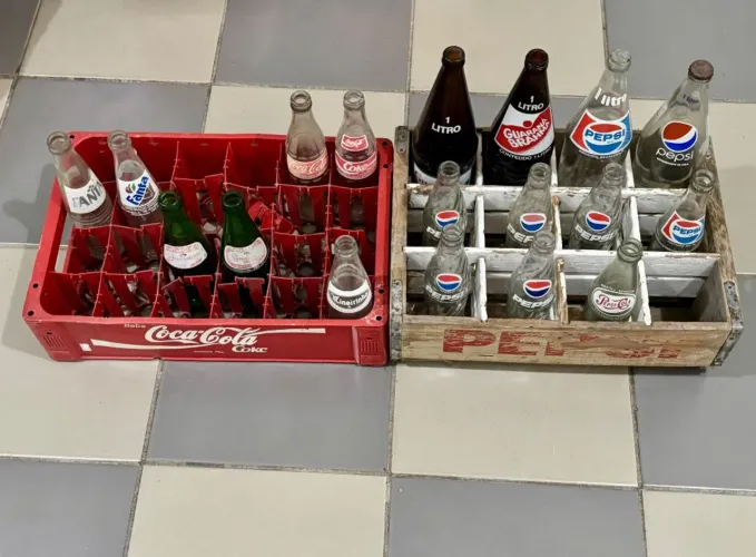 Antigo engradado de refrigerante (sem as garrafas)