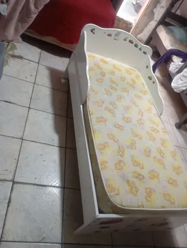 Cama infantil com colchão, pra vender ou trocar