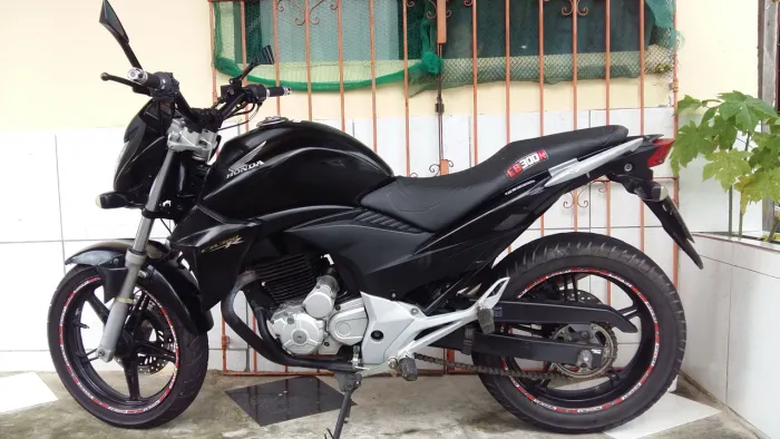 VENDO CB 300r FLEX QUITADA/SELADA.