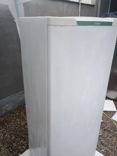 VENDO GELADEIRA QUEBRA GALHO FUNCIONANDO OK MODELO PALITO 260 LITROS MARCAS na pintura