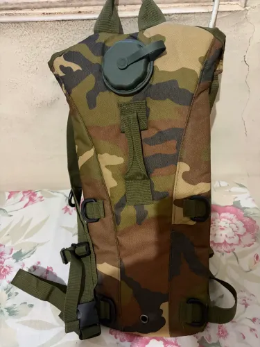 MOCHILA PARA HIDRATAÇÃO CAMUFLADA 1/5 L NOVA