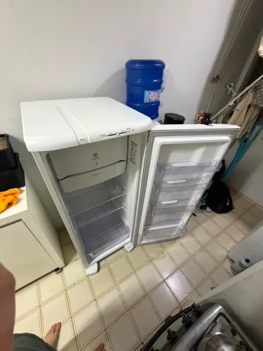 Geladeira Eletrolux Cycle Defrost 240L Degelo uma porta, Branca
