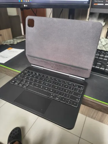Teclado Bettdow bluetooth com trackpad e case para iPad 11/air