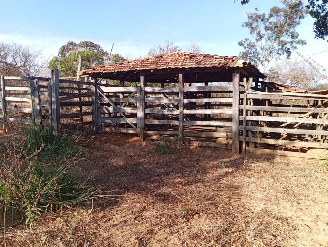 Sitio Escriturado /Entre Montes Claros e Jequitaí ...349.998.00