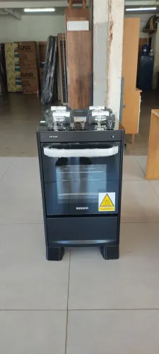 fogão de 4 bocas mesa de vidro marca sugar com 2 grades no forno com luz no forno 1.109