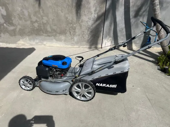 Cortador Grama à Gasolina 6,5HP Nakashi LR 225-T Tracionado 22" de Corte 
