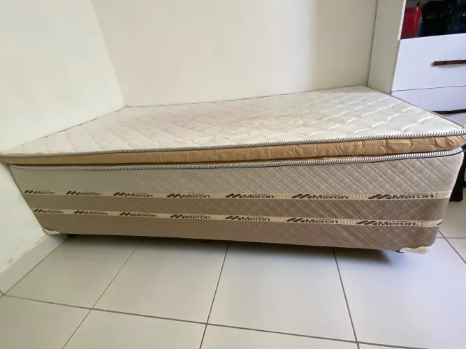 Cama Box Solteirão seminova 