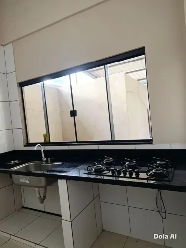 Alugo casa direto proprietário1Q sala cozinha com armário e fogão valor já com condomínio 